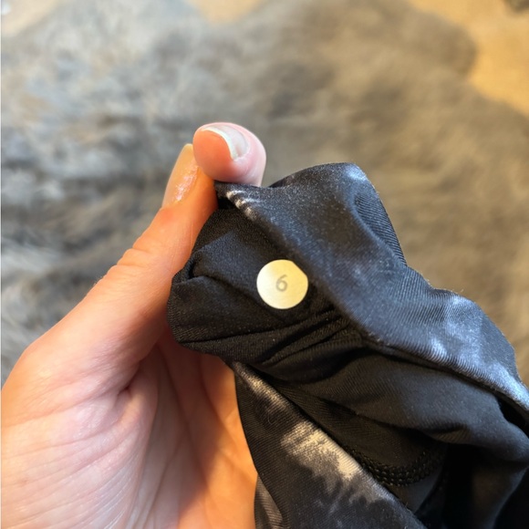 Lululemon Sun Runner Crop Mesh Leggings - Picture 6 of 9